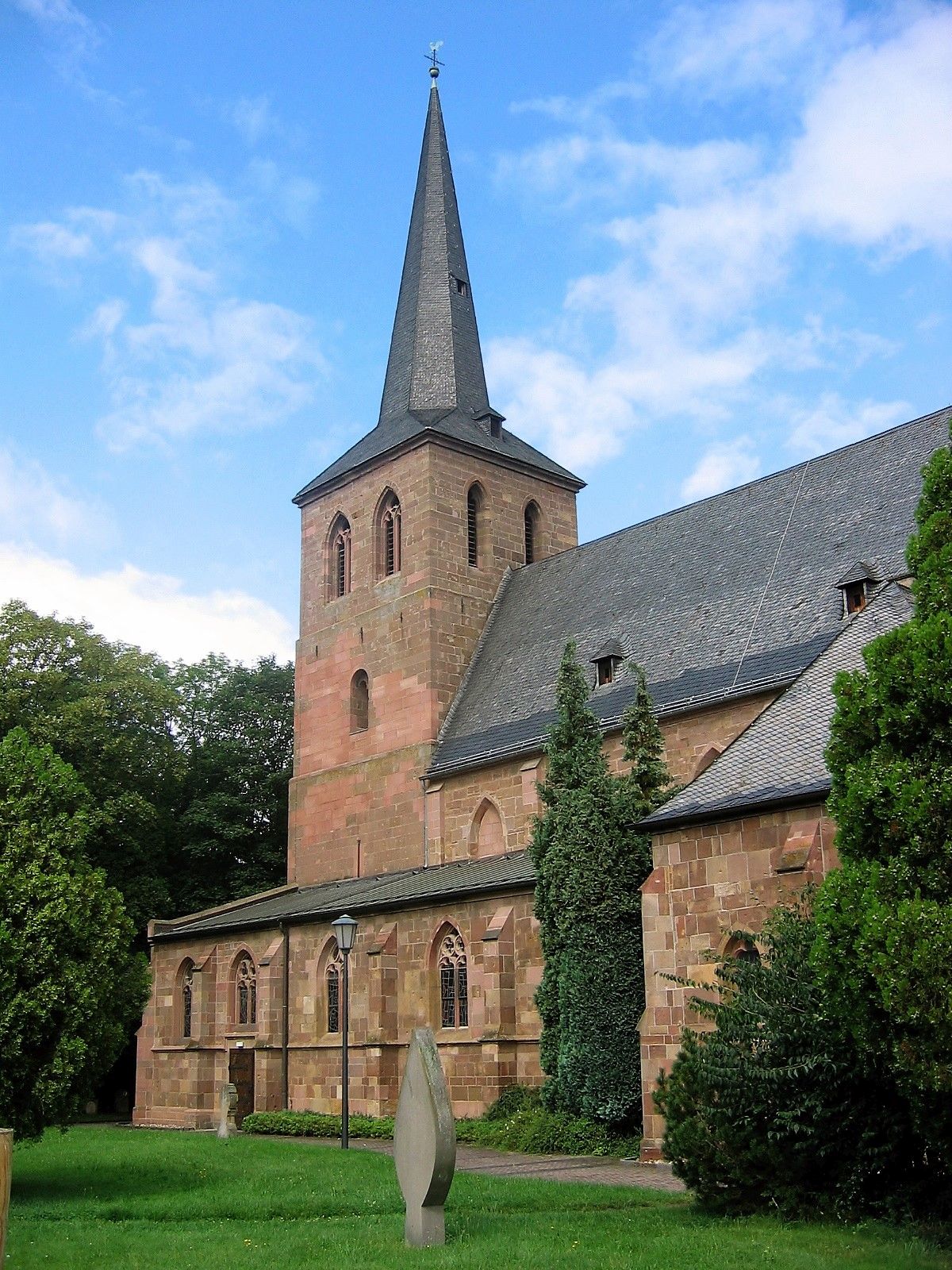 Kirche Kreuzau (c) M. Wagner