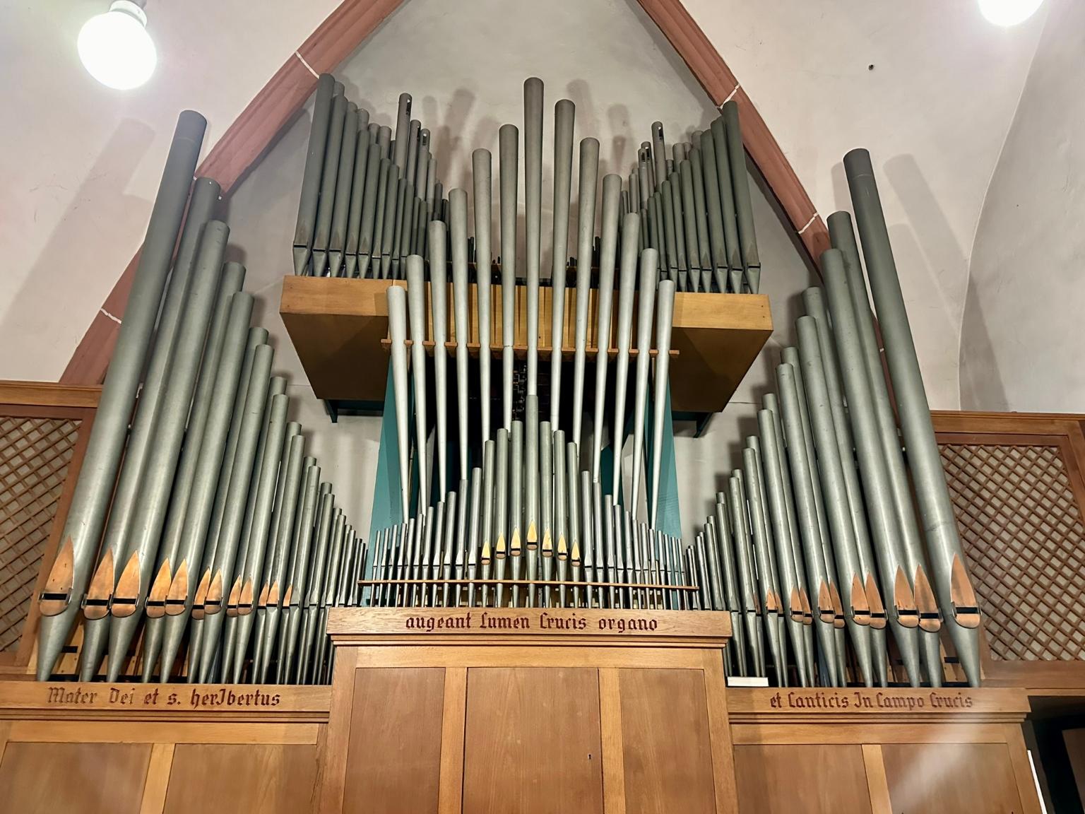 Orgel Kreuzau vor Renovierung (c) F.-M. Goffart