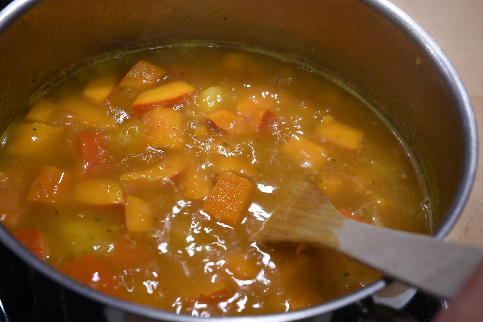 kuerbissuppe_by_ronja_goj_pfarrbriefservice (c) Bild: Ronja Goj In: Pfarrbriefservice.de